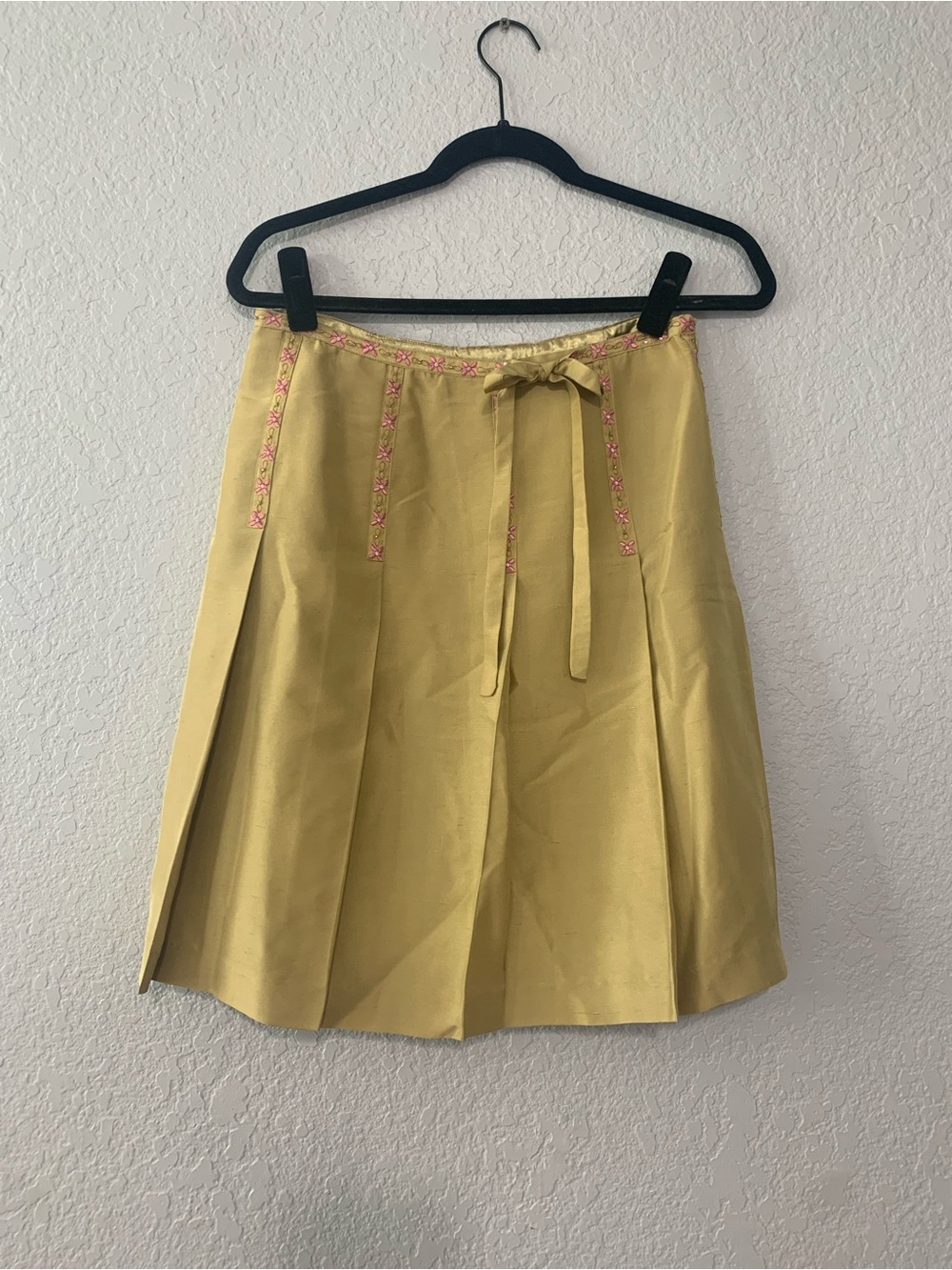 ECI Light Yellow A-Line Skirt with Pink Trim and Tie